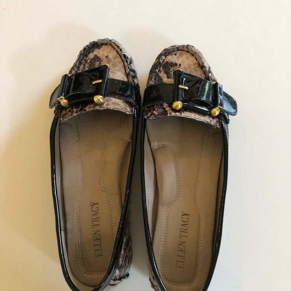Ellen Tracy Tan/Black Skin Loafers - Picture 4 of 4
